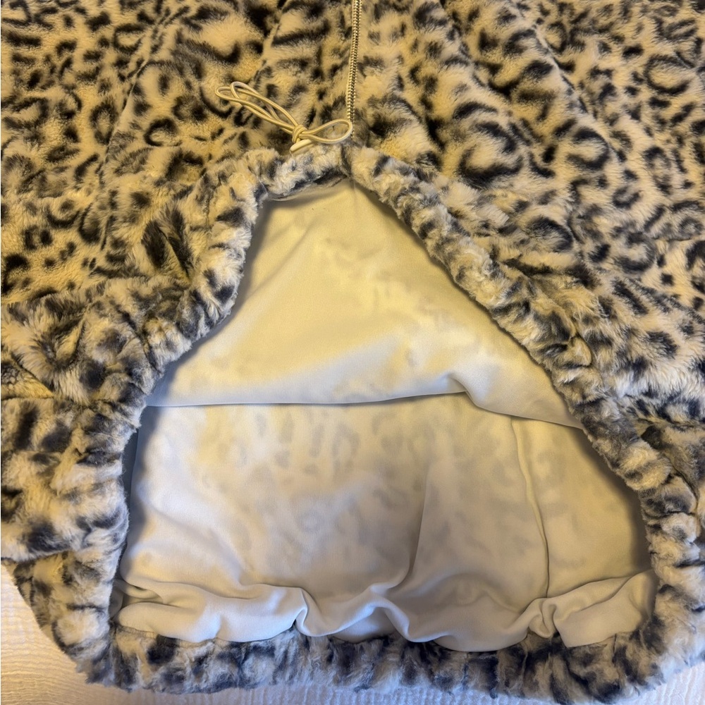 Motel Rocks Nero Ring Pull Jacket In White Leopard - Picture 12 of 14